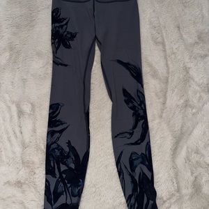 women’s lululemon leggings gently used size 6